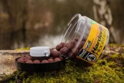 Solar Hardened Hookbaits Red Herring 20mm + Amino Liquid Booster (30ml)